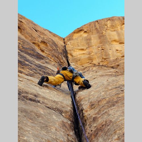 crack climbing in Wadi Rum